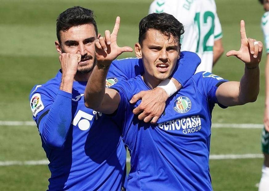 开云体育-今夜德甲传出新动向，迈阿密热火伤情更新，管理层表态：质疑声仍在，医务组通报恢复(德甲球队之间的关系与恩仇)